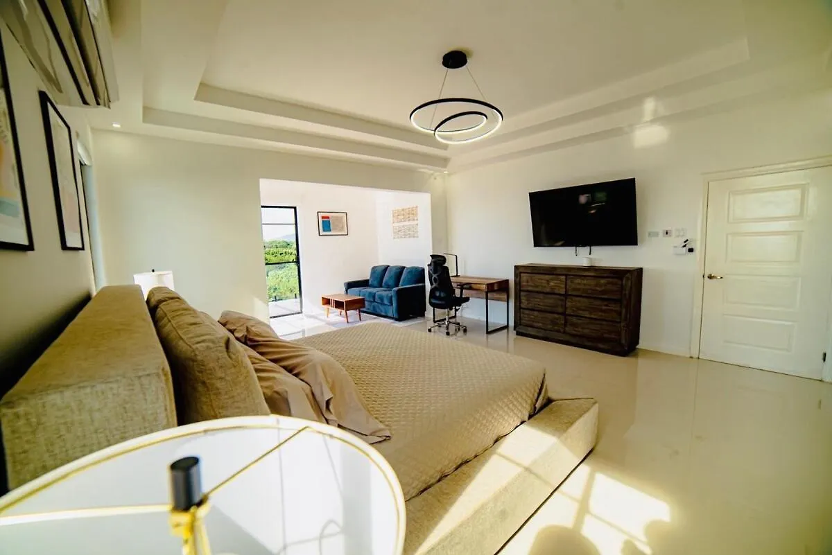 Calabura Villa Whitehouse