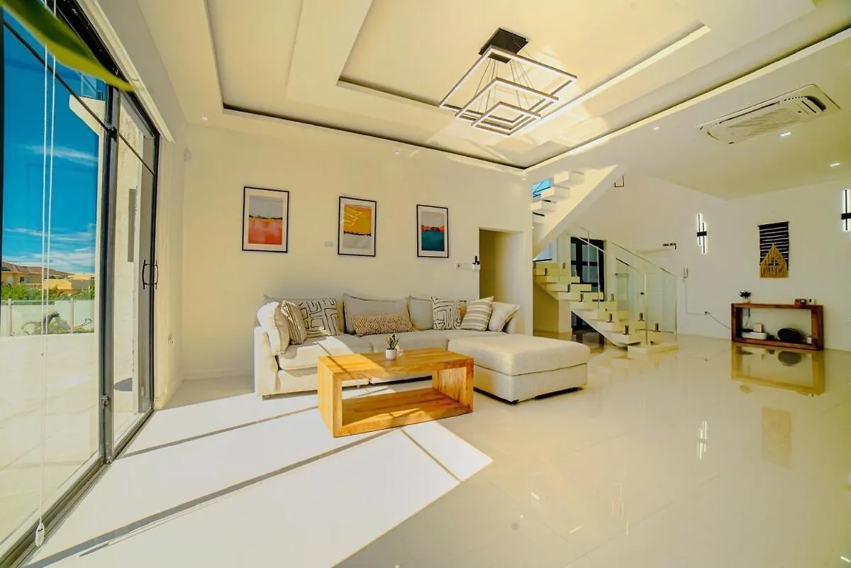 Calabura Villa Whitehouse
