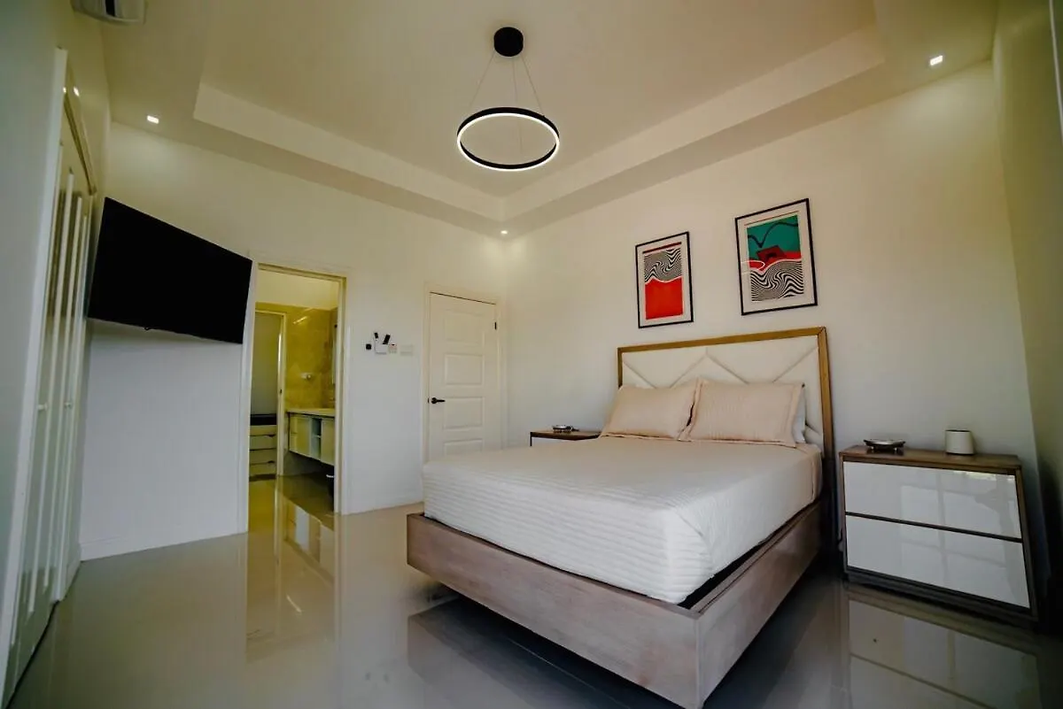 Calabura Villa Whitehouse